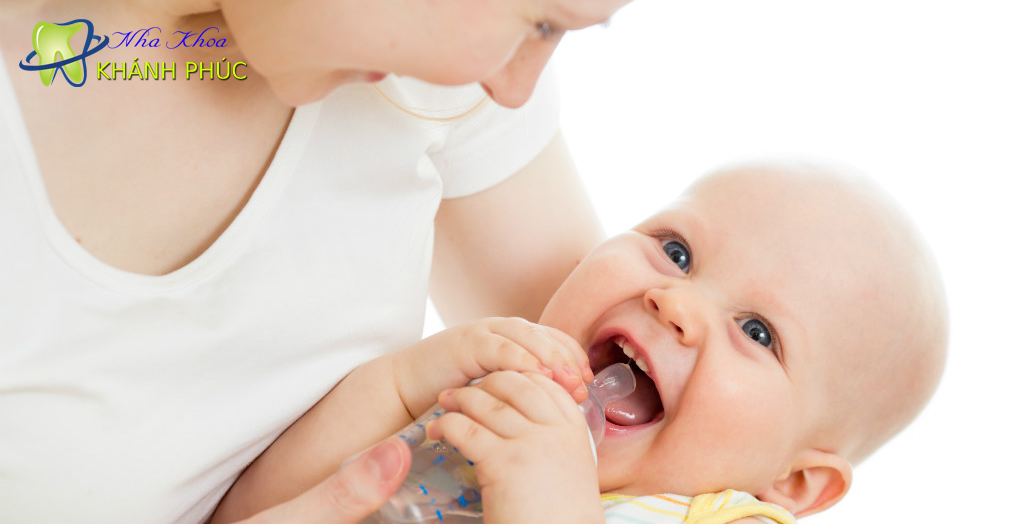 Chăm sóc răng miệng cho trẻ em ăn dặm như thế nào?
