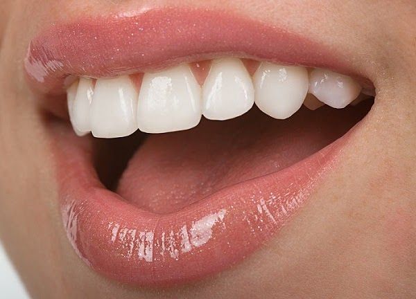 Hàm răng trắng sáng và khỏe mạnh luôn là mơ ước của nhiều người