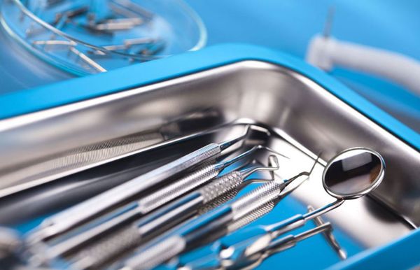 Tiệt trùng dụng cụ làm răng là khử trùng tất cả các dụng cụ đã sử dụng trong quá trình thăm khám và điều trị nha khoa