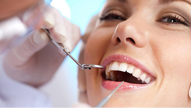Tình trạng răng của khách hàng có tác động không nhỏ tới bảng giá trồng răng implant